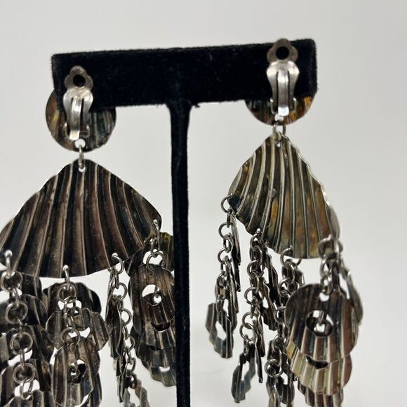 Silver metal 1980’s / 90’s clip on earrings - Picture 5 of 8